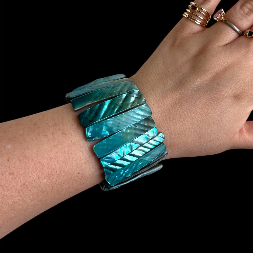 Gorgeous Blue Abalone/Mother of Pearl Stretch Bracelet